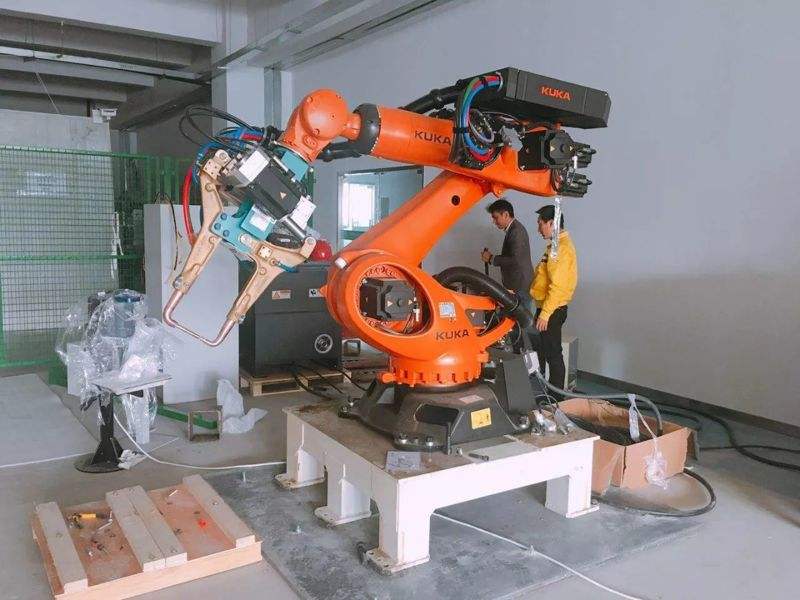 汽(qi)車(che)製造流(liu)水線(xian)設(she)備(bei)搬運(yun)